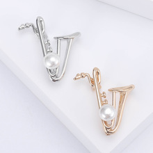 新款韩版创意时尚萨克斯胸针 合金珍珠乐器别针简约百搭服饰配饰