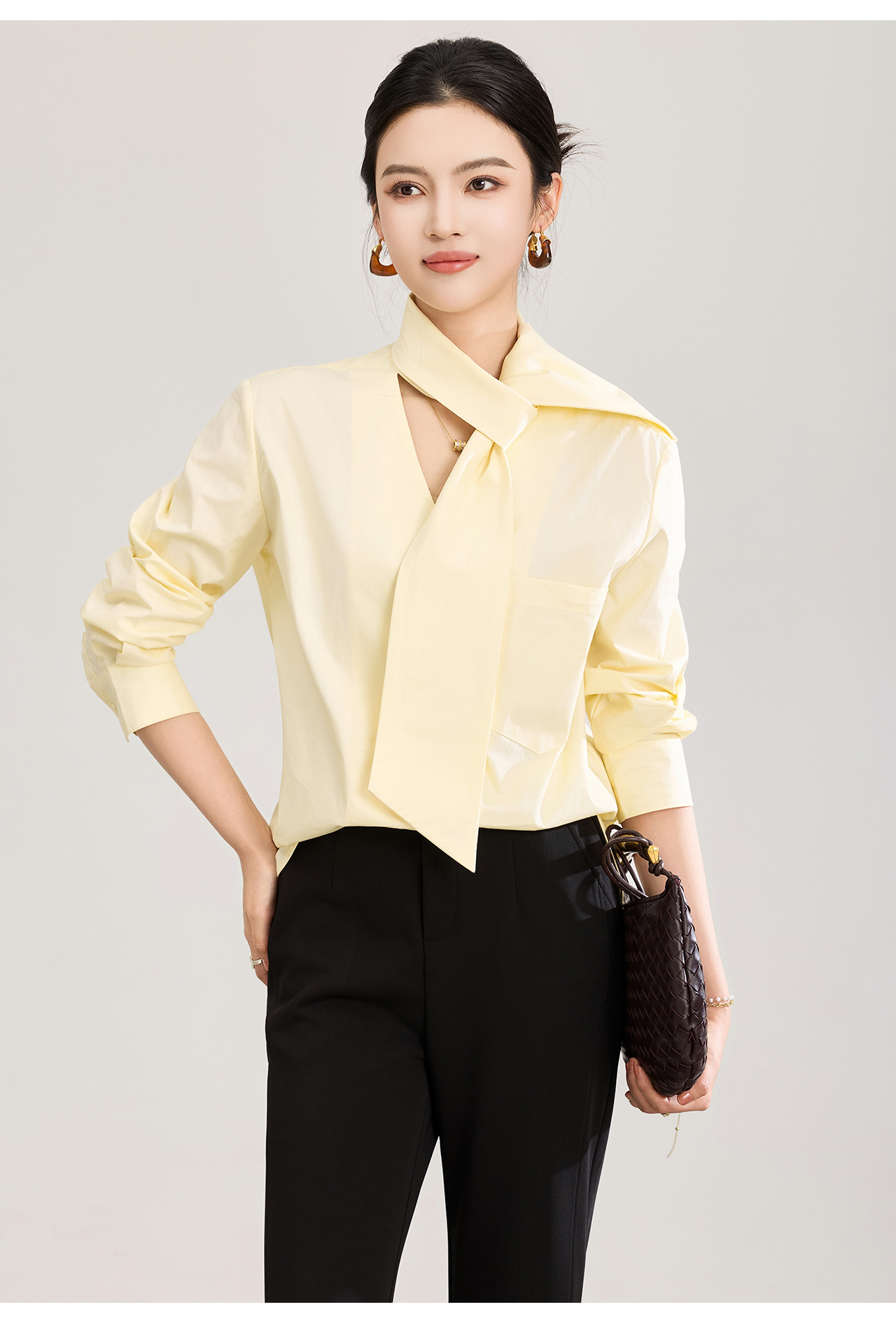 Áo sơ mi nữ dài tay cổ V phối dây rua, chất cotton mềm mại không nhăn — Vàng sữa chi tiết 15
