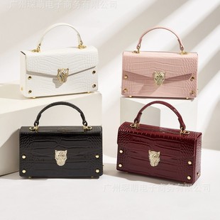 2025�¿��{�~��ƤŮʿ�μ�����e���{��Ƥб����r�г������Ů��