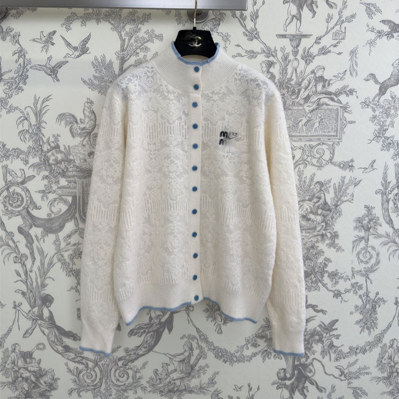 26 Early Spring New Model Nanyou High-End Miu Simple Casual Versatile Cream White Sweet Girl Knitted Cardigan 26 Early Spring New Model Nanyou High-End Miu Simple Casual Versatile Cream White Sweet Girl Knitted Cardigan