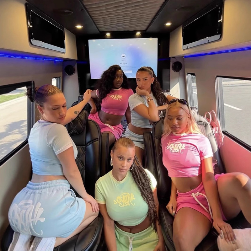 Synaworld Women's Hot Girl Short-Sleeved Suit European and American Stars' Same Style Slimming Look Breathable Casual Trend