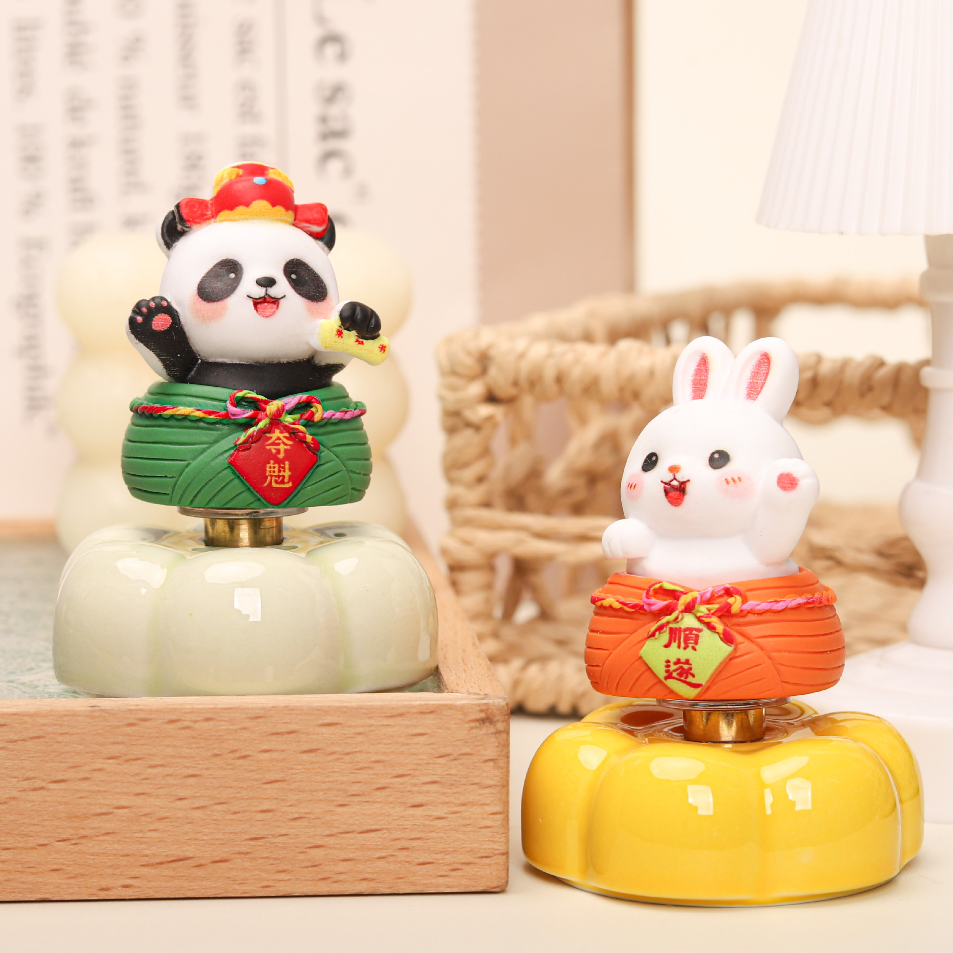 Internet Celebrity Dreamer Capybara Lulu Rotating Car and Desktop Ornament, Gift for Stalls and Giveaways, Wholesale