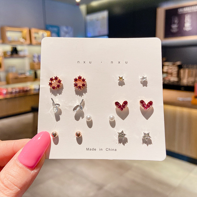 Pendientes de aleación Pendientes de alta calidad de perlas para mujer Pendientes exagerados de temperamento de lujo ligero coreano Pendientes largos con borlas al por mayor