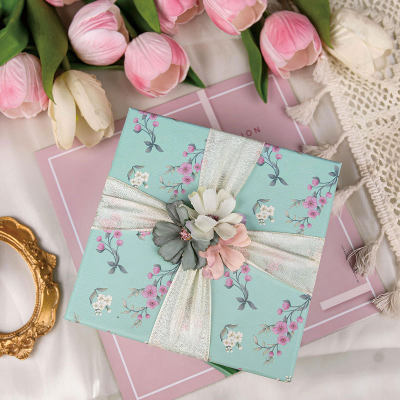 Nueva caja de regalo de flores caja de regalo de mano de alta gama pequeña bolsa de cosméticos de lápiz labial cuadrado fresco fabricante de cajas al por mayor