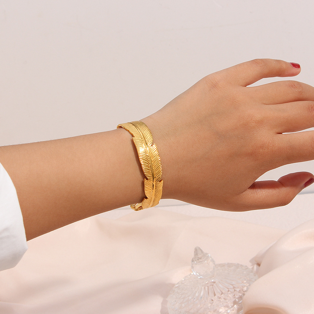 Simple Stainless Steel Plated 18K Golden Open-End Leaf Bracelet