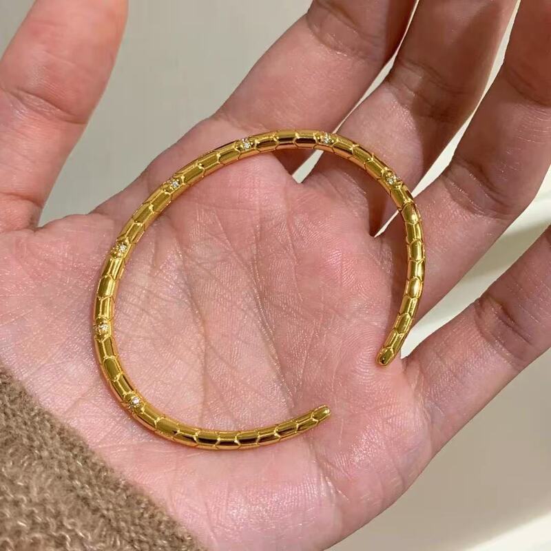 Xiaohongshu's Popular Snake-Shaped Plain Bracelet with High Aesthetic Value, Fashionable and Trendy New Design, Unique Light Luxury Versatile Accessory Xiaohongshu's Popular Snake-Shaped Plain Bracelet with High Aesthetic Value, Fashionable and Trendy New Design, Unique Light Luxury Versatile Accessory