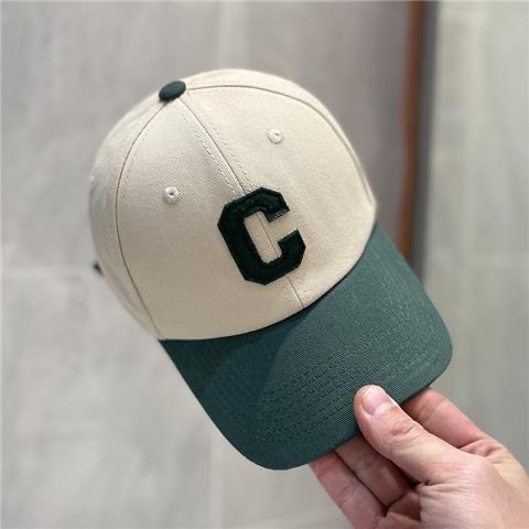 Cappello colorato con la lettera C e la lingua d'anatra per uomo e donna, primavera e autunno, moda Instagram versatile, coppia, mostra il viso, piccolo_voghion.com