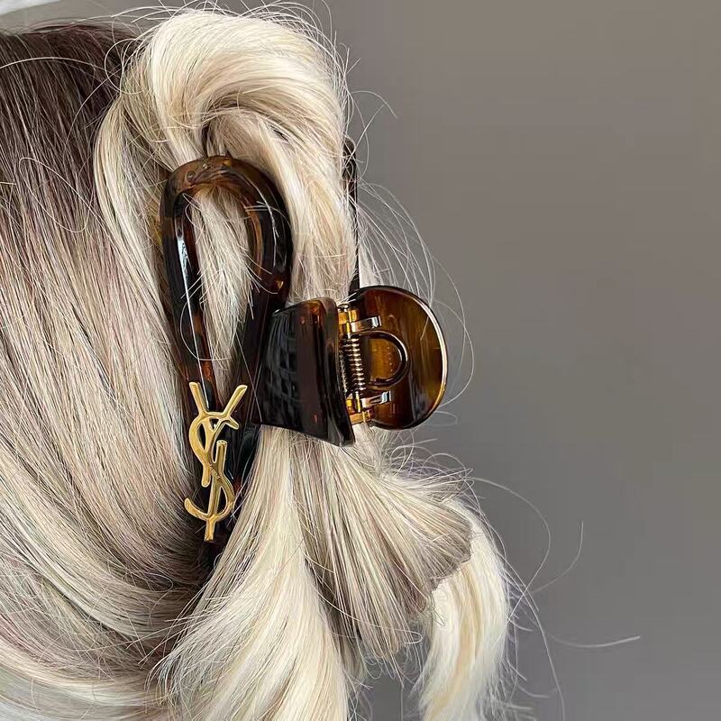 Trendy and Unique Titanium Steel Hair Clip with a Triangular Design, Exquisite Vintage Style, Popular on Social Media, Fashionable and Simple for Women's Bangs Trendy and Unique Titanium Steel Hair Clip with a Triangular Design, Exquisite Vintage Style, Popular on Social Media, Fashionable and Simple for Women's Bangs
