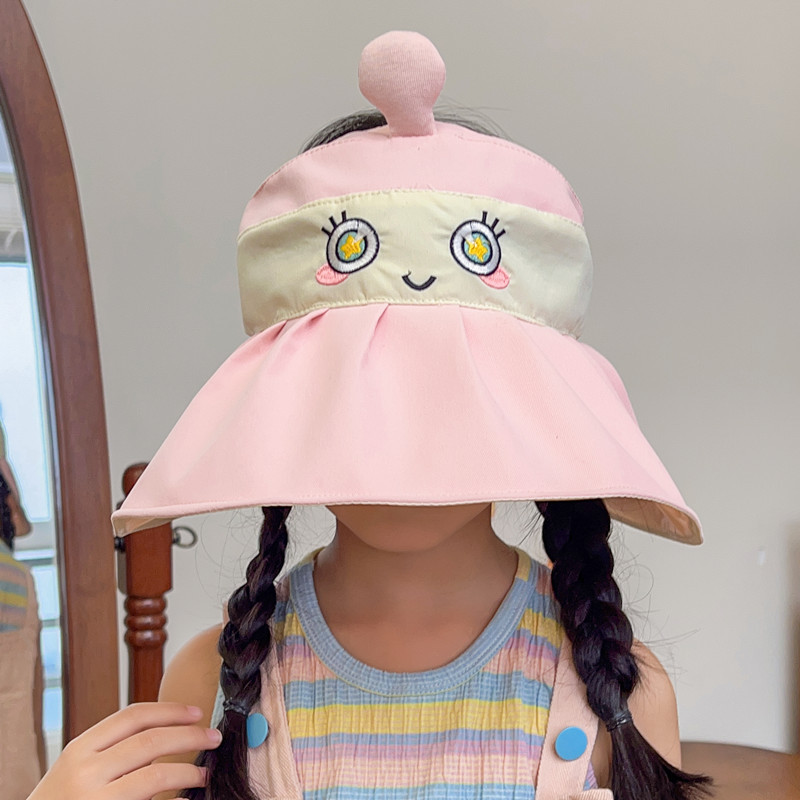 Children's sun hat solar-powered