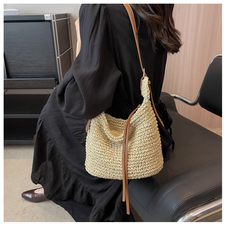 Stylish Straw Bag Image 5