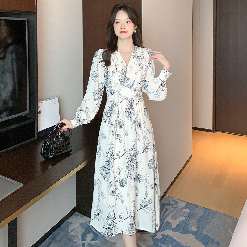 长袖V字领碎花连衣裙女2025秋季芙蓉缎雪纺复古修身收腰印花长裙|undefined