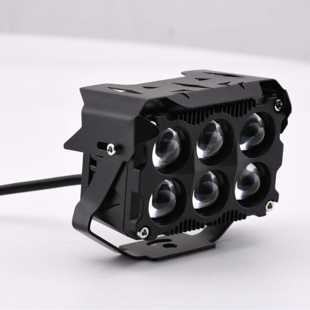 4 * 4 automóviles motocicletas baterías de automóviles pistolas láser doble lente de luz superbrillante reflector impermeable parrilla de dos colores