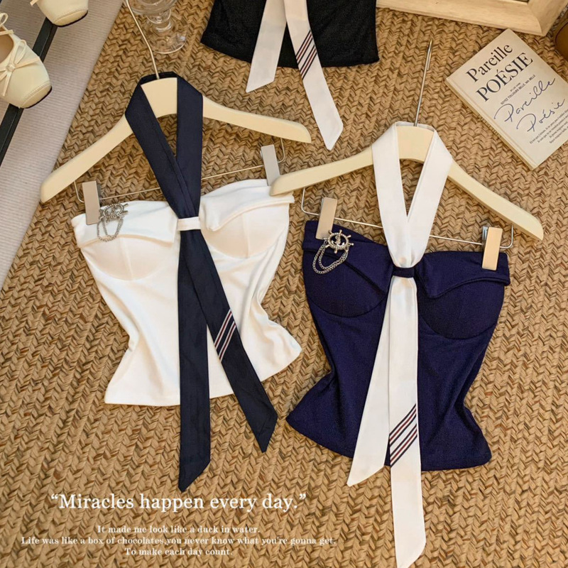Japanese-style summer stunning top for women, sexy and pure, with a college-style tie, halter neck, and built-in chest pads, fashionable design tank top