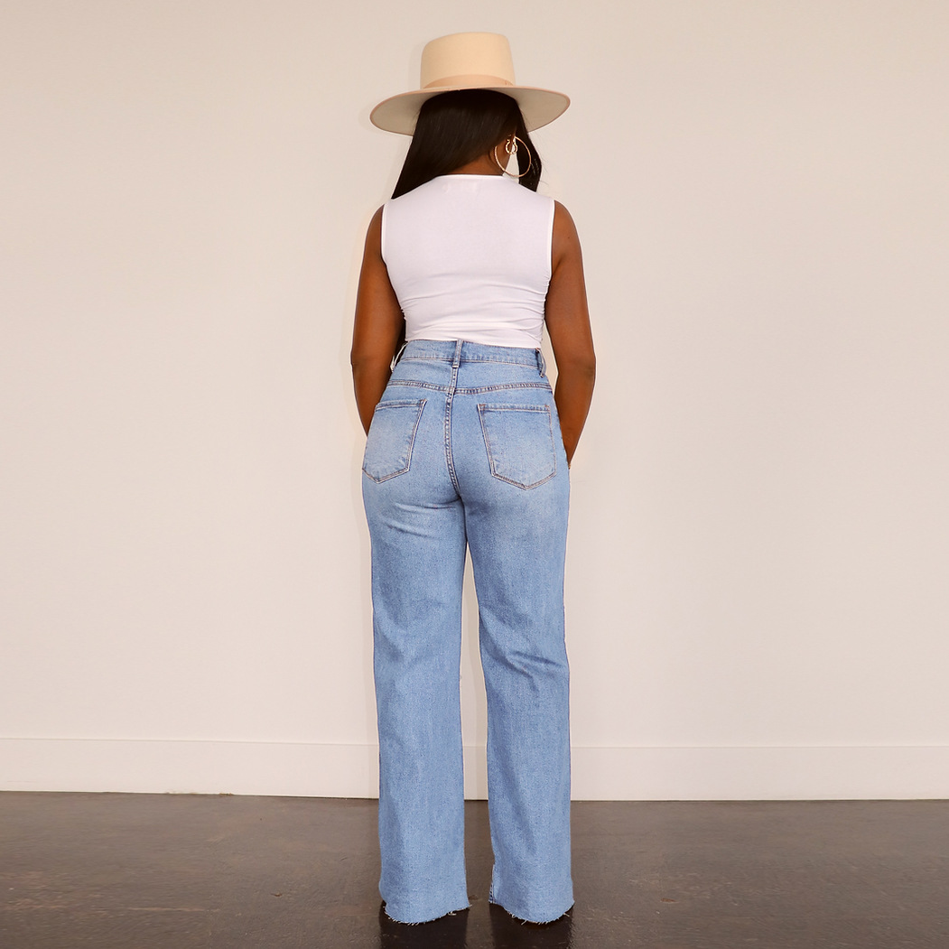 Jeans rotos nuevos de Amazon para mujer, estilo 2025, pantalones anchos lavados, pantalones largos de pierna recta en stock image 5