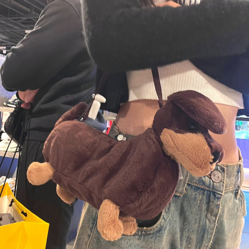 Bolsa de perro de salchicha 2023 nuevo todo partido peluche juguete cachorro muñeca bolsa Linda muñeca de dibujos animados bolsa de mensajero