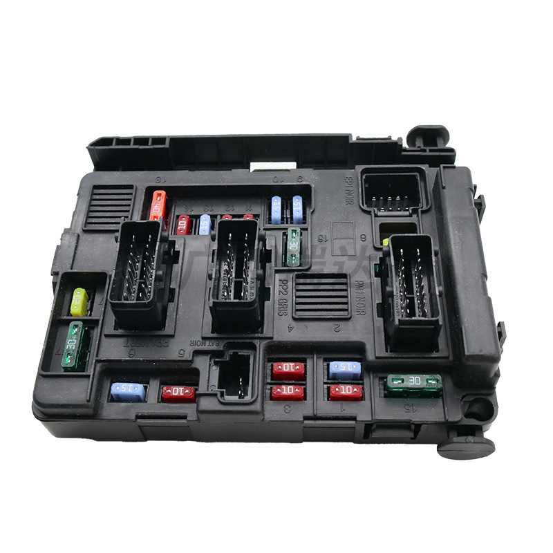 9650618280 adecuado para piezas de automóviles Peugeot caja de fusibles piezas de stock al por mayor