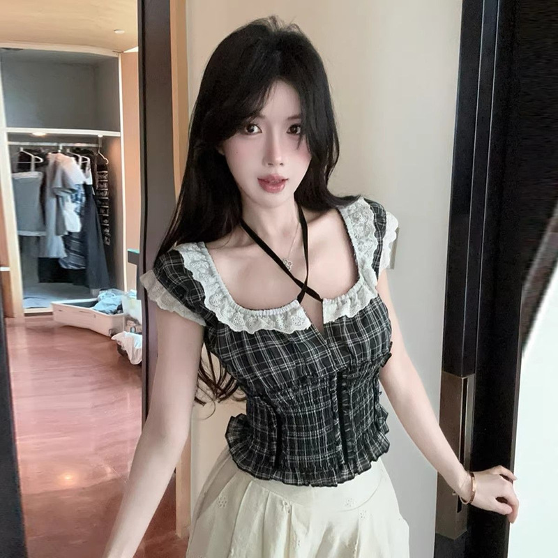 French-style vintage lace square-neck short-sleeve shirt for women, summer design with tie-waist and ruched short top