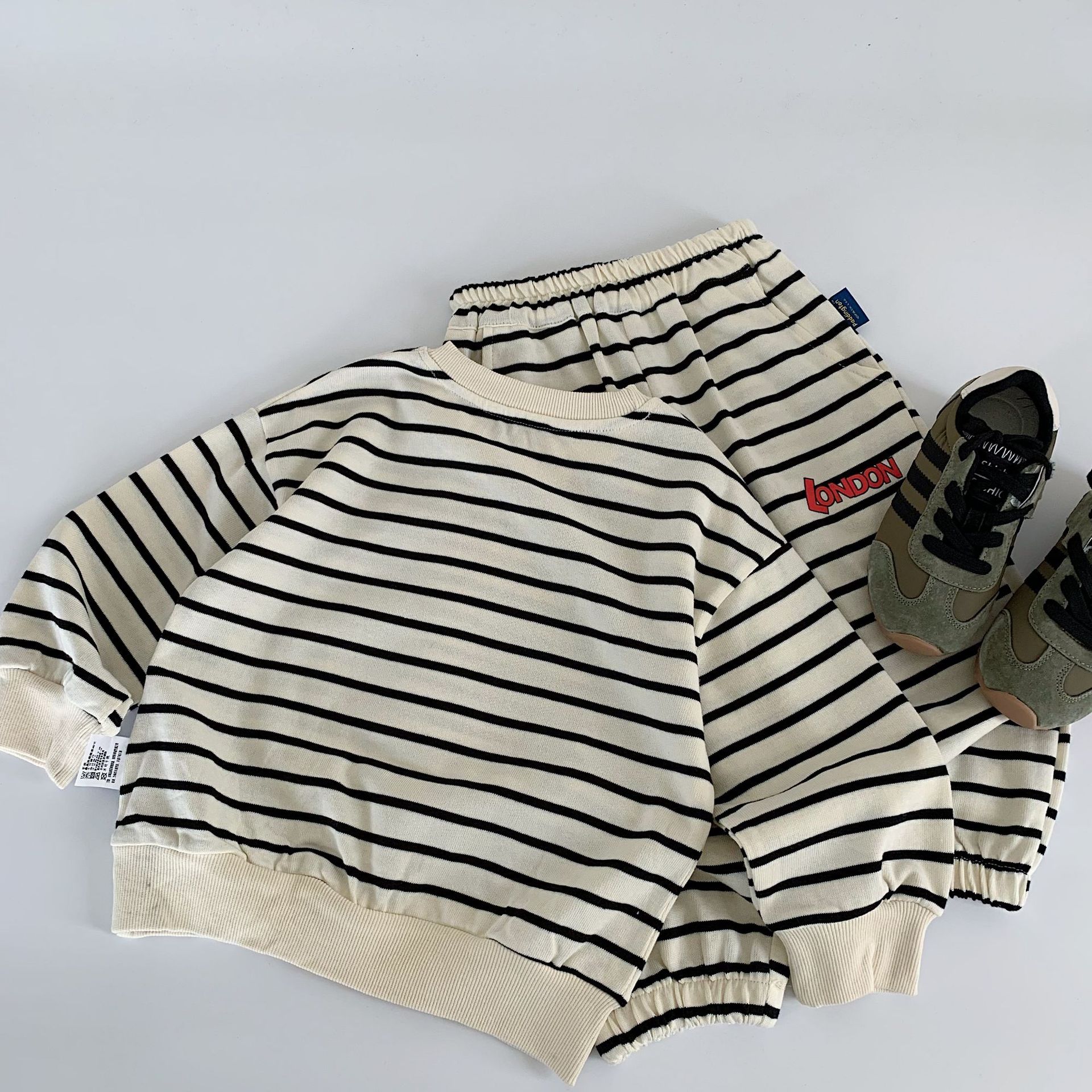 Mai Bao Niños Set de primavera y otoño 2025 nuevo estilo coreano de dibujos animados para niños y niñas dos piezas de ropa infantil al por mayor