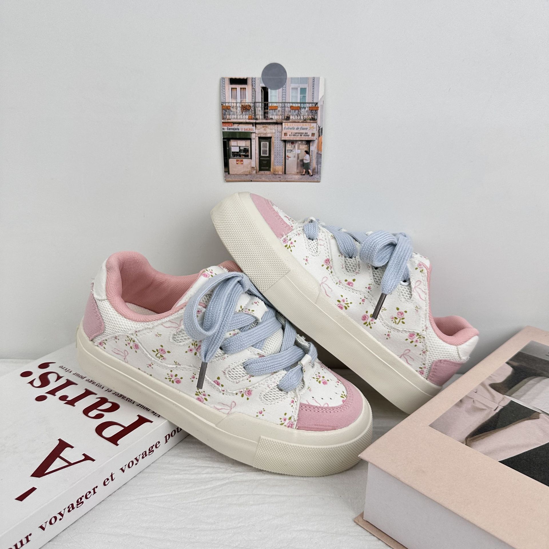 Yuanbo nicho diseño de zapatos de skate de arco para mujeres 2025 nuevos zapatos blancos con suela gruesa zapatos de pan casuales