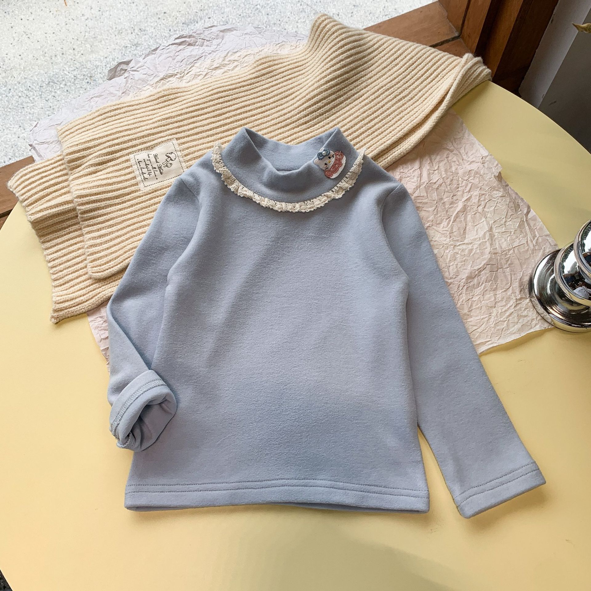 Sugar Pear ropa infantil de niñas camisa de fondo de cuello alto ropa de invierno gruesa 2025 nueva chaqueta de aire extranjero ropa de bebé de niña