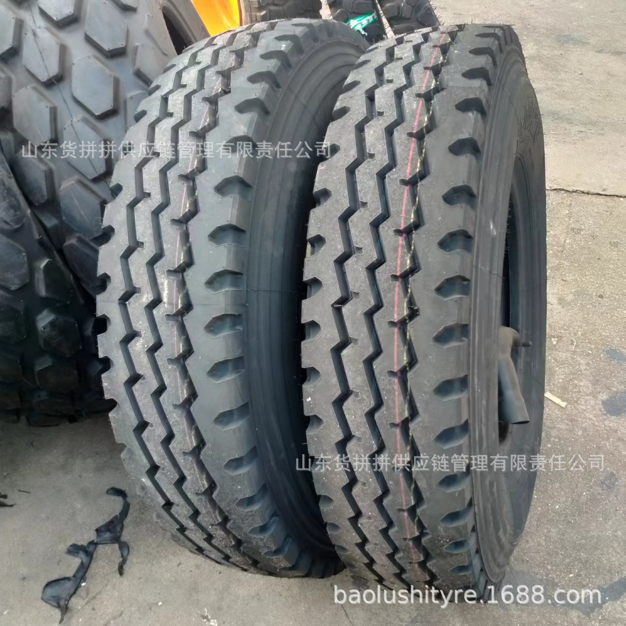 10.00R20 载重货车轮胎 卡车钢丝轮胎 三线花纹