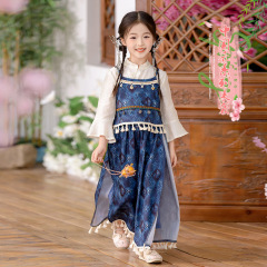女の子の新しい中国式の漢服のスーツの子供の春秋の金の唐の服装の洋風は民族の風の3つのセットを染めます。