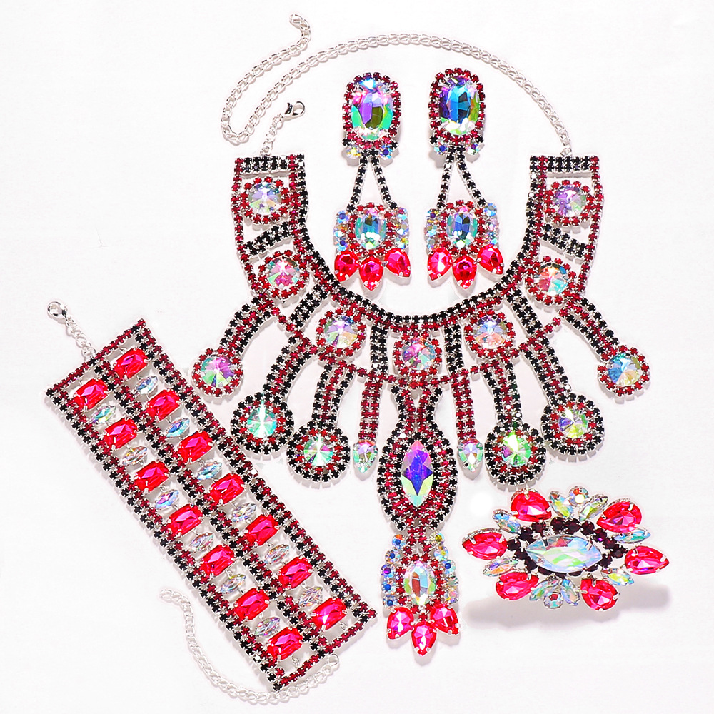 Europeo y americano sexy rhinestone collar de cuatro piezas Conjunto personalizado exagerado banquete brillante joyería traje conjunto de joyas