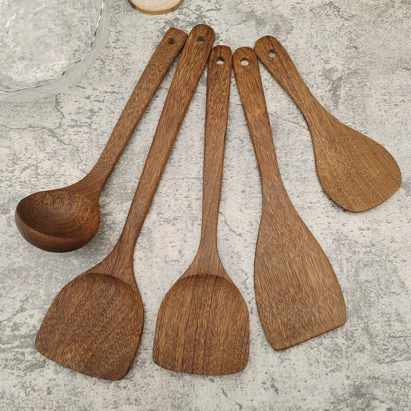 Куриные крылышки? Wait original: "Chicken winged wooden handle spoon spoon, wooden drainage, no sticky pot, no harmful pot house fried cooking kitchen utensils". This is awkward. Translate to Russian maintaining meaning: