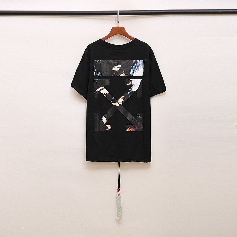 [Código Europeo] de flecha de gradiente clásico disuelto línea de advertencia de graffiti ow marca de moda pareja religiosa Camiseta de manga corta