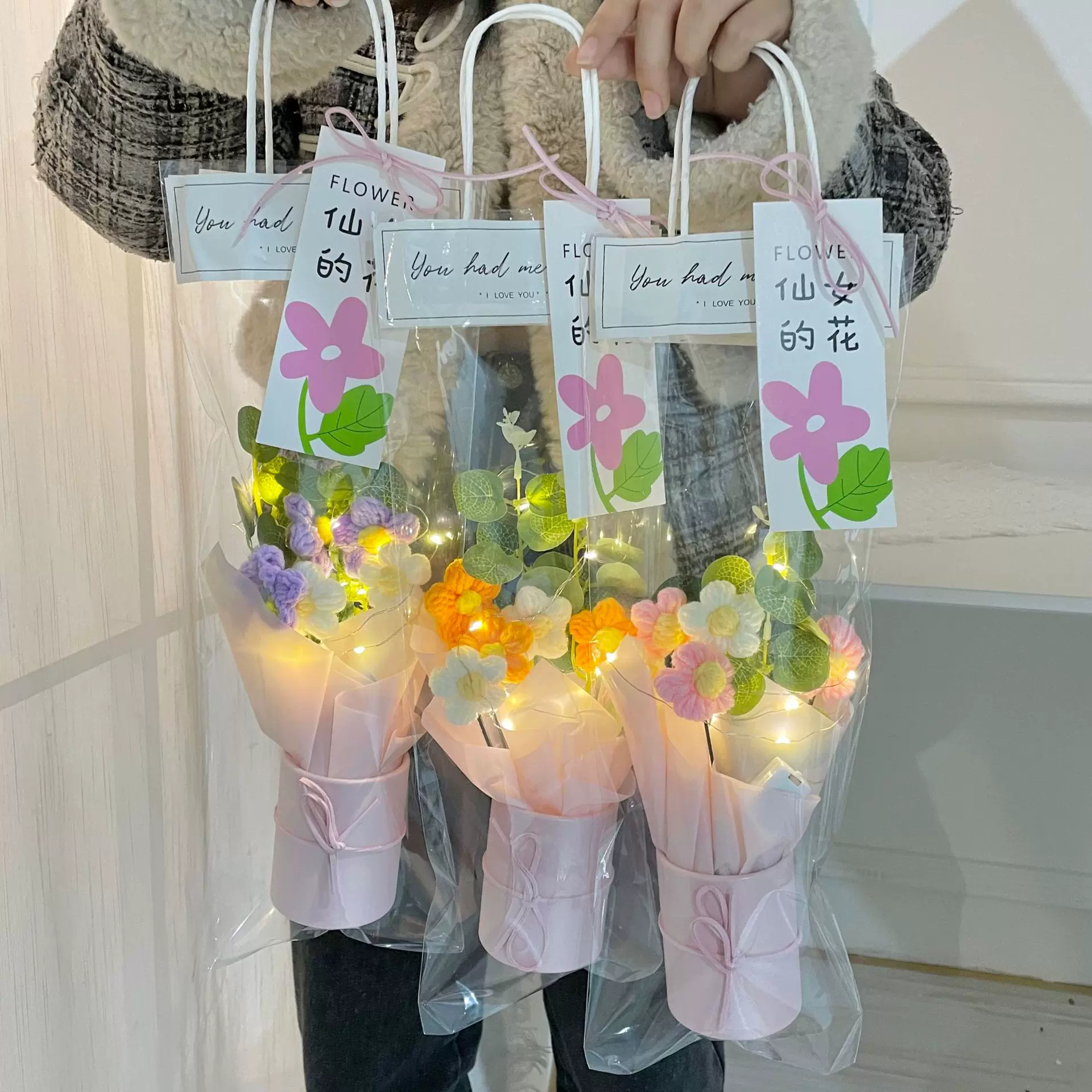 跨年元旦节礼物针织花花束礼品泡芙花教师节礼物团购针织手提花束