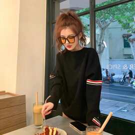 TB女士春秋季圆领针织毛衣男女同款情侣款百搭双袖彩条圆领毛衣