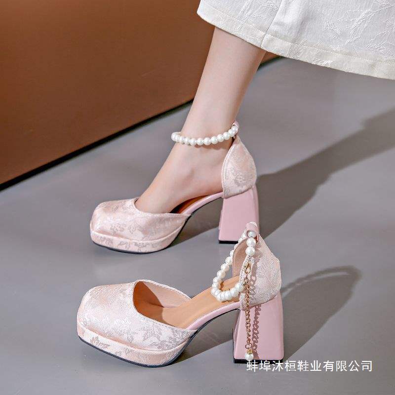 35-44 Large Size Retro Embroidered Chinese Style Closed-Toe Sandals for Women 2026 New Model Mary Jane High Heels Hollow Design