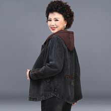 中老年女装春秋季短款外套加肥加大宽松上衣妈妈秋装洋气牛仔衣服