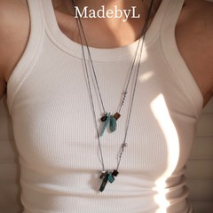 オリジナルの自家製天然石のひもの毛の服のチェーンのchokerの小さい大衆の百合はネックレスの中性を調節することができます。