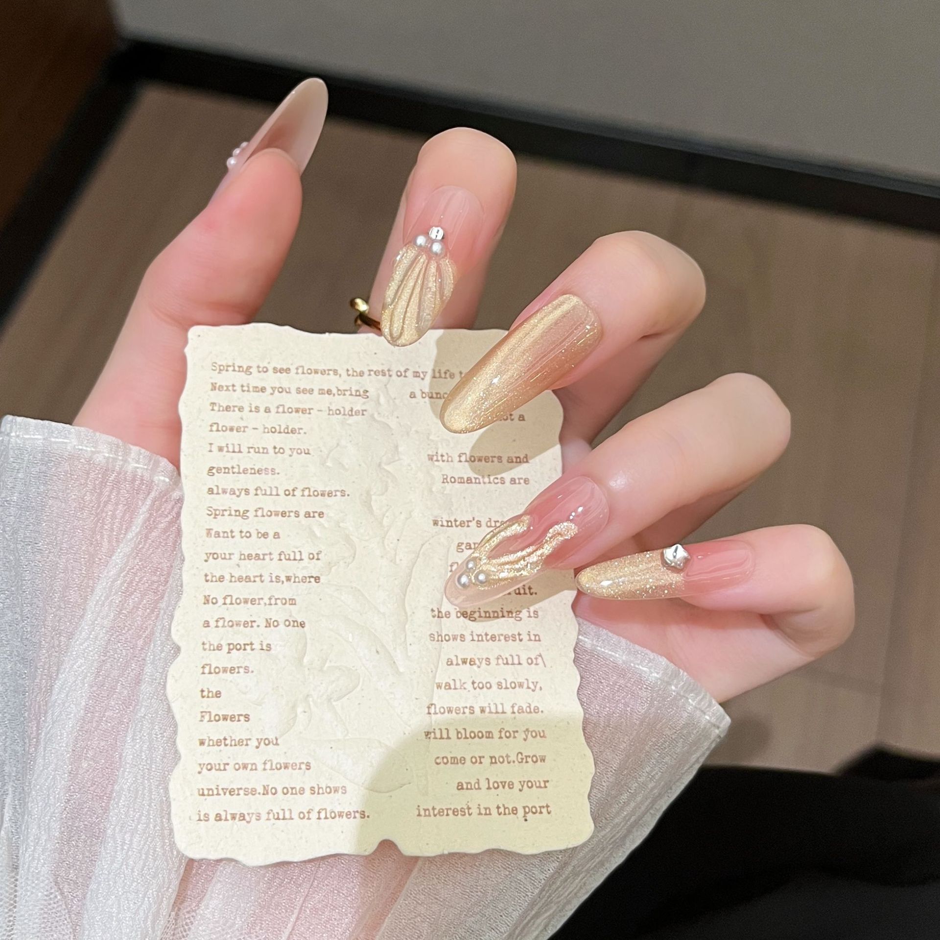 Manual puro otoño y invierno nuevo oro cola de pescado manicure desgaste pieza de uñas productos terminados desmontables fabricantes al por mayor elípticos