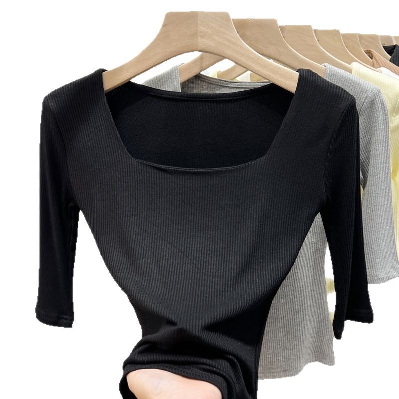 Camiseta de cuello cuadrado negro de cinco mangas para mujeres 2025 primavera nueva estilo exterior con temperamento exterior coreano de media manga