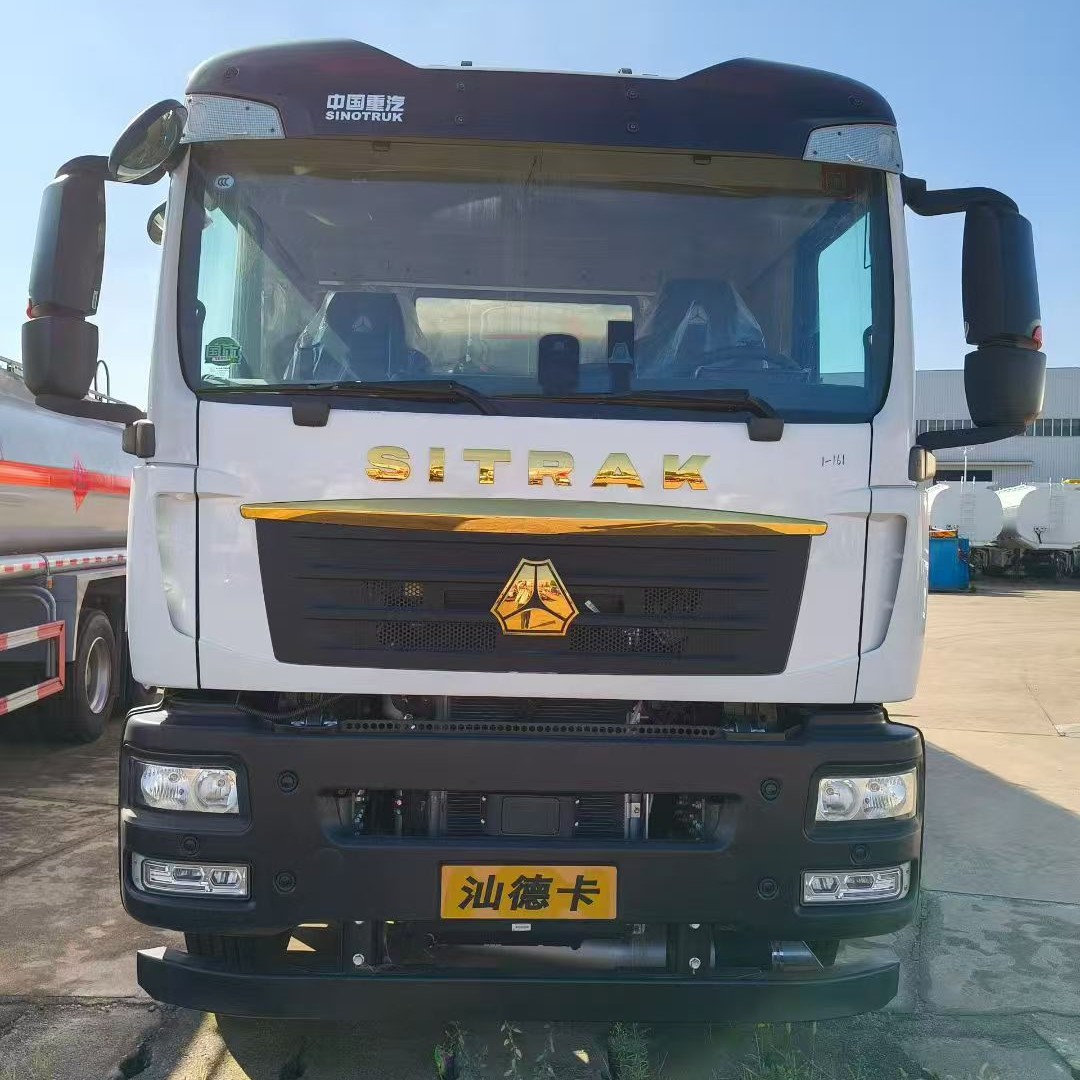 外贸出口重汽后双桥18立方米易燃液体罐式运输车 危险油罐运输车