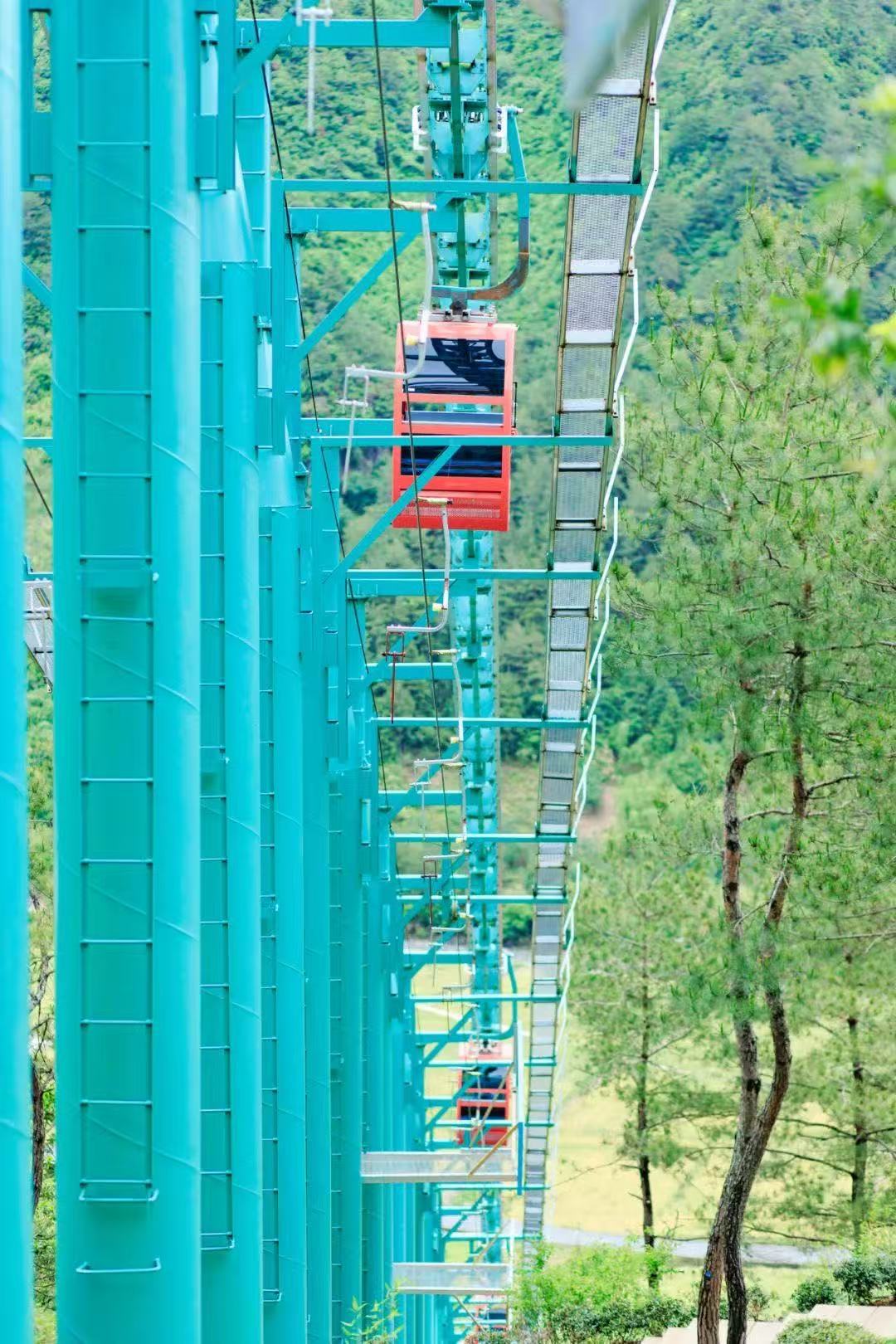 悬挂观光车爬坡2