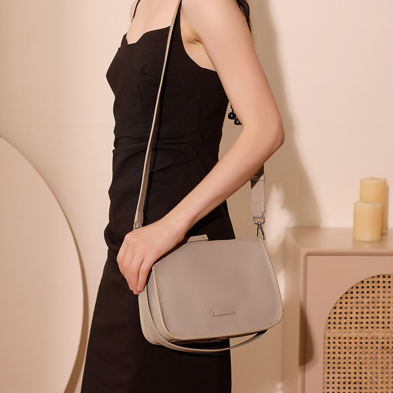 Shoulder Bag 2023 Top Quality Head Layer Cowhide Wide Shoulder Strap Fashion Large Capacity High -end Ladies Messenger Bag_voghion.com