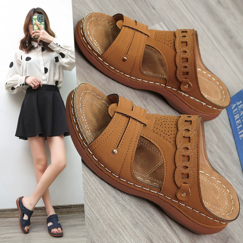 Внешняя торговля большой размер круто женщина 2024 летом новые европейские и американские повседневные холодные тапочки женщина носит толстый нижний склон с каблуком