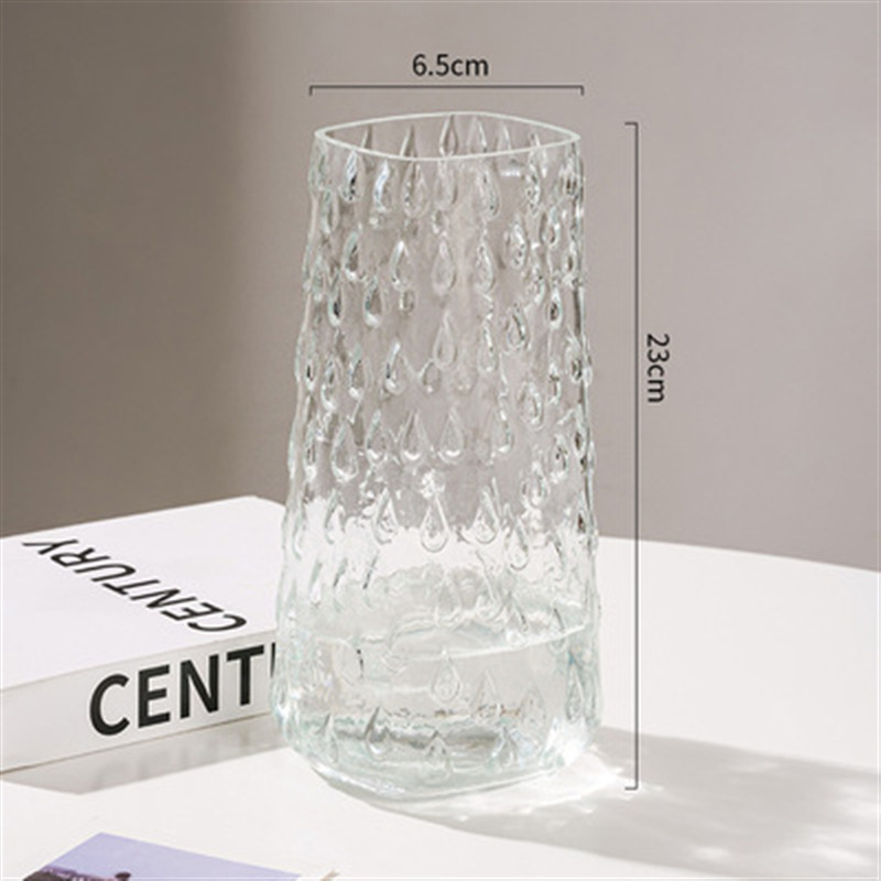 23 gota de agua transparente