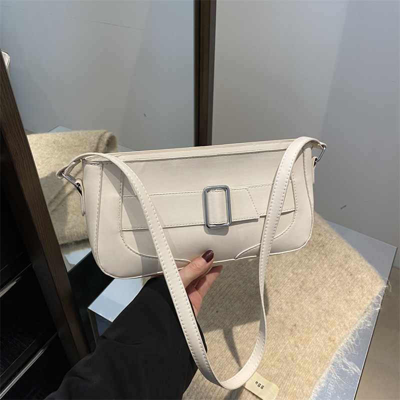 Bolsos de brazo de estilo extranjero para mujeres 2025, nueva moda de primavera, hebilla de cinturón de diseño de nicho, bolso de mochila