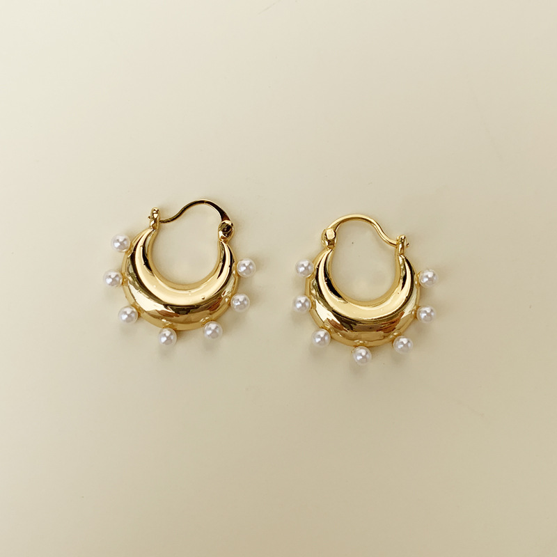 Nihaojewelry Wholesale Jewelry Fashion Geometric Inlaid Pearl Copper Earrings display picture 7