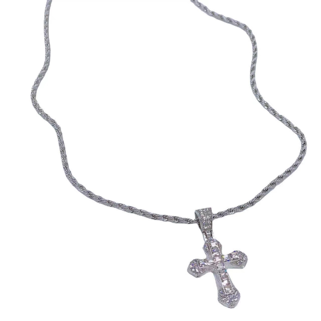 Collana con ciondolo a croce e diamanti per uomo e donna_voghion.com