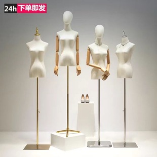 ���b��Ůģ�ؼ��ӻ鼆���������wģ�Ͱ���Ů�bģ�ص���չʾ��ȫ��