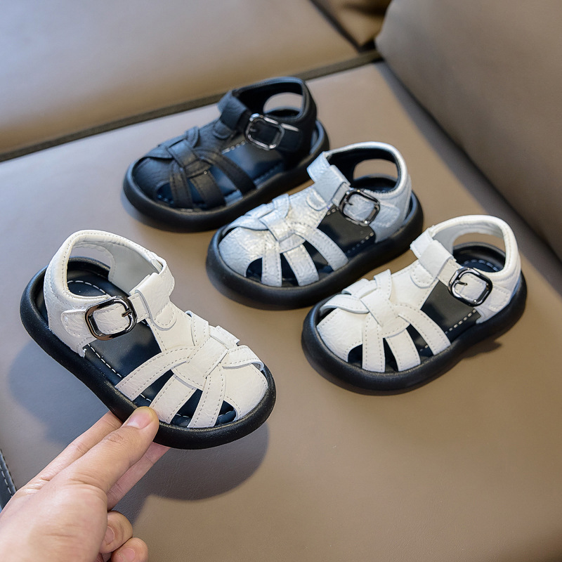 Sandallas infantiles verano 2026 nuevas sandalias para niñas zapatos de princesa zapatos romanos zapatos de playa suaves para niños al por mayor