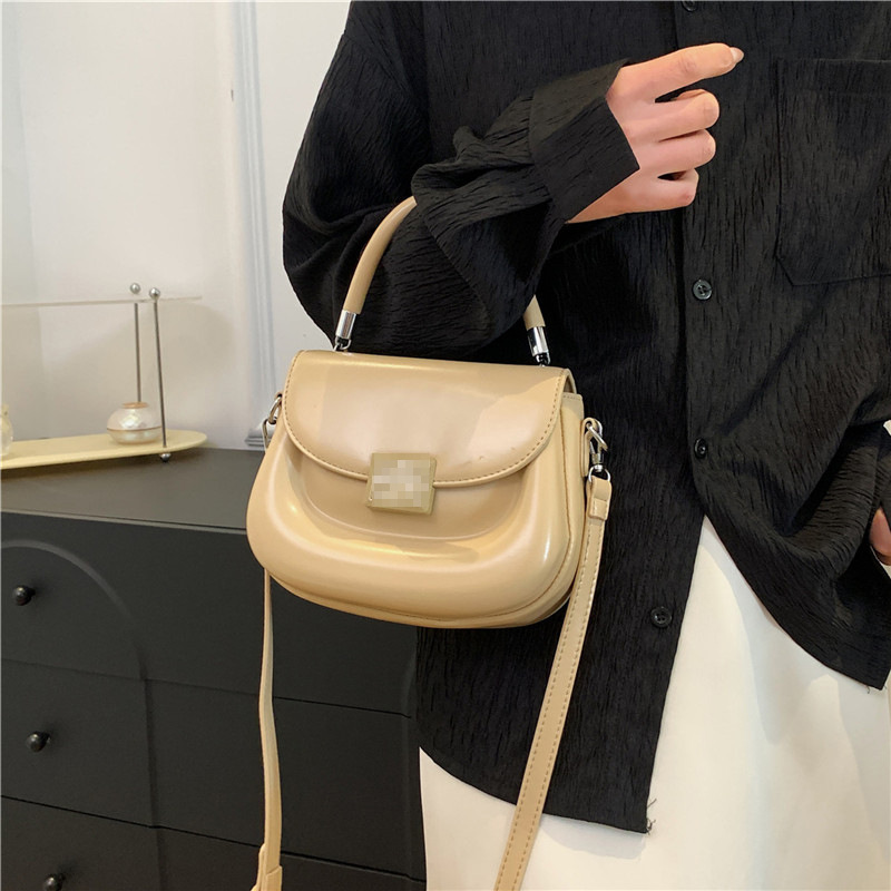 Bolso bolso femenino 2024 nuevo estilo de alta gama nicho bolso de hombro simple estampado retro bolso de silla de mensajero de todo fósforo