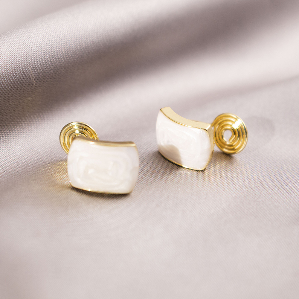 Lujo ligero, incienso pequeño, placa de incienso para mosquitos, pinzas para las orejas, pendientes de nicho para mujeres sin orejas perforadas, pendientes simples, compactas y versátiles de Yiwu al por mayor