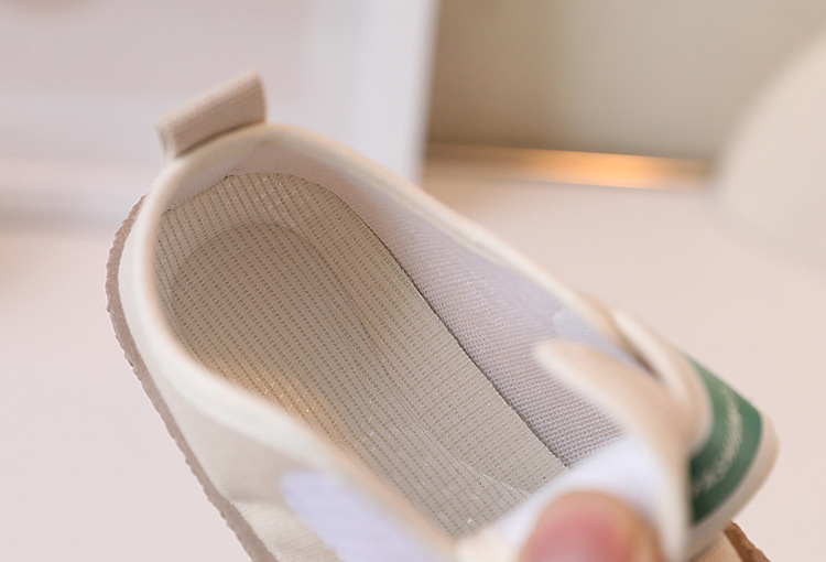 Koreansk barncanvas 2023 vår och höst nya pojkar Casual Baotou flickor mjuk sula Anti-halk babyskor_voghion.com