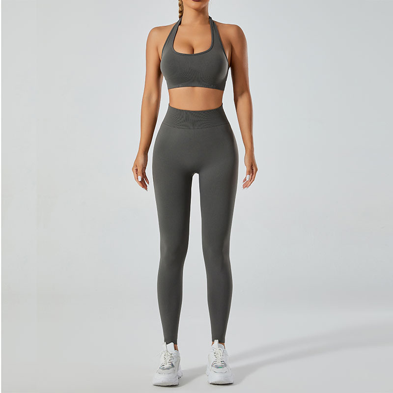 Conjunto de ropa deportiva de estilo europeo y americano con sensación de segunda piel, sujetador deportivo de alta intensidad, leggings deportivos de secado rápido, conjunto de yoga para exteriores de verano con un toque de alta gama.